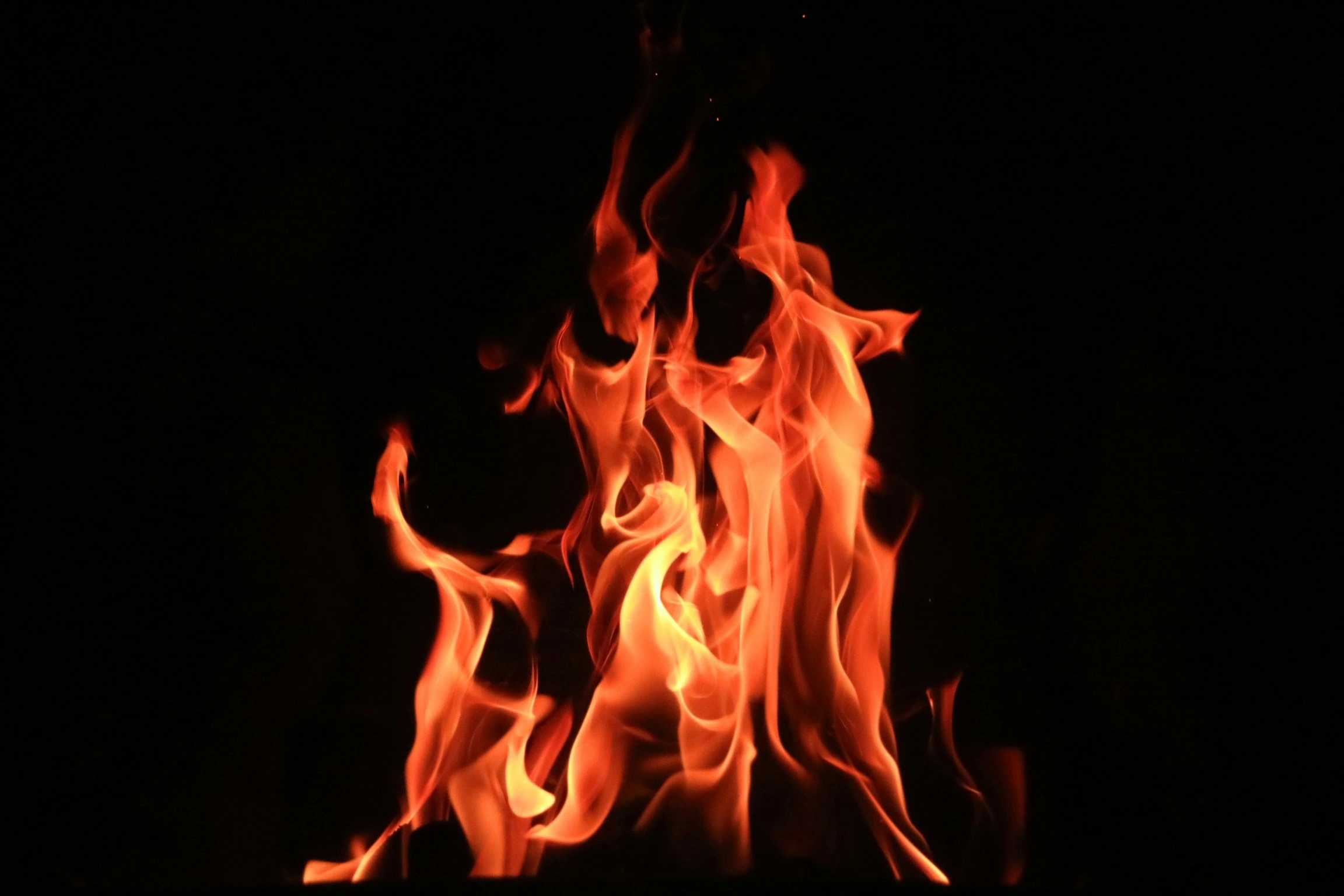 Como a água apaga o fogo?