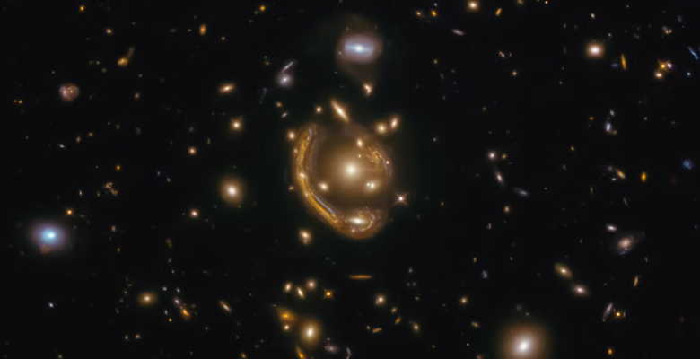 Lente gravitacional transforma a gravidade em uma gigantesca lupa cósmica