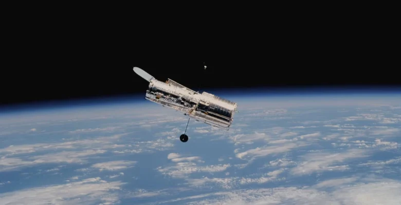 Como os telescópios enxergam o passado? A explicação por trás da luz que viaja pelo Universo